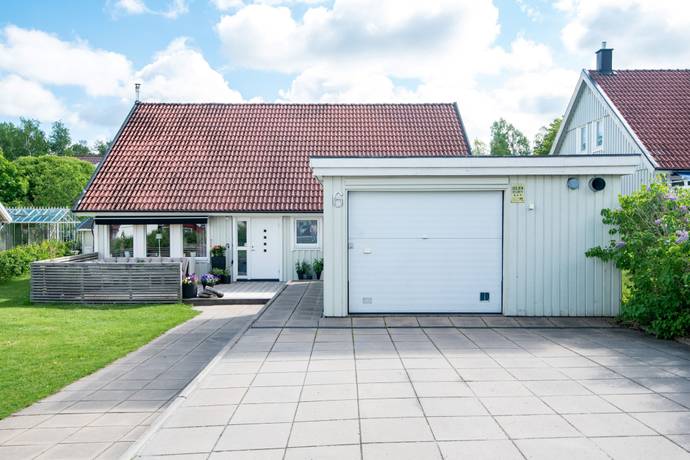 Stenlaggning pa garageuppfart Arlov Burlov.jpg